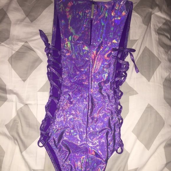 Light purple holographic lace-up rave bodysuit - Picture 4 of 7
